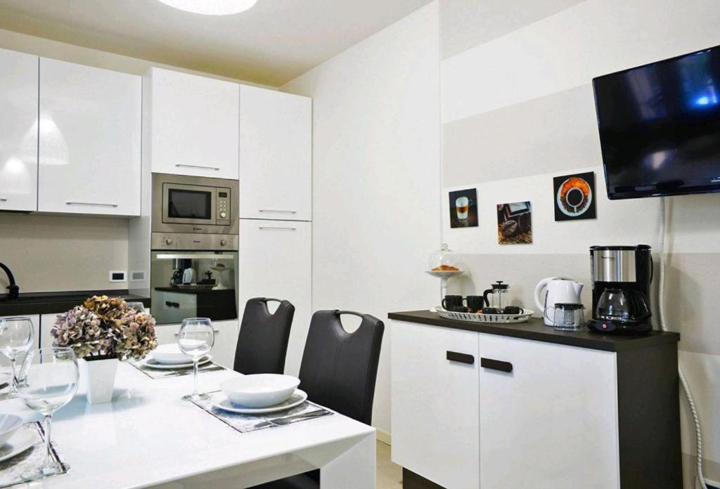 Ventuno - Modern Apartment - Country & Lake โลเวเร ภายนอก รูปภาพ